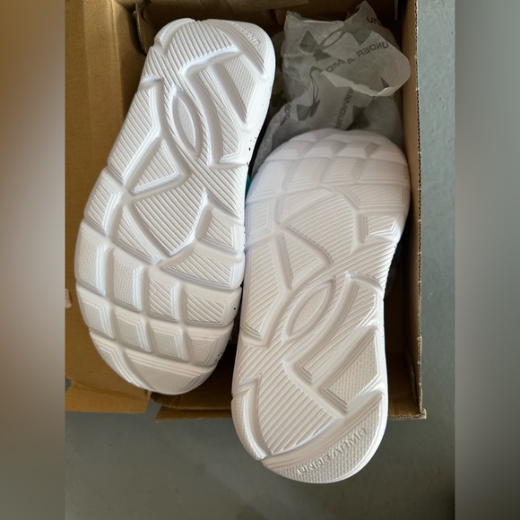 Under Armour NEW size 2 youth - Picture 4 of 4